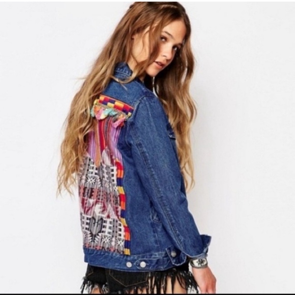 Honey Punch embroidered denim jacketed in M/L